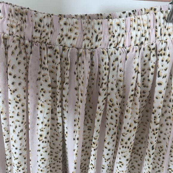 Elegant Cream Polka Dot Skirt Size Medium - Picture 7 of 9
